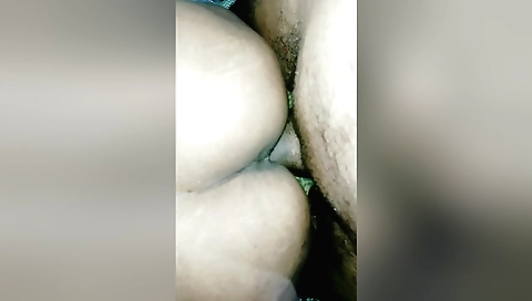 Indian amateur with big natural boobs fucks on webcam