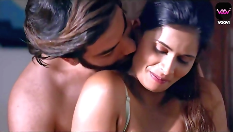 Latina babe with a nice ass gets on the internet for the first time