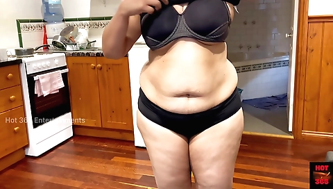 Big boobs amateur brunette wife seduces her friend