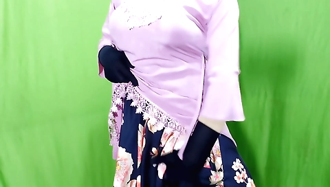 Sexy indian girl with big boobs and face in amateur solo video