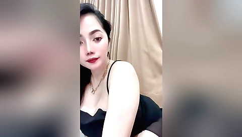 Indian brunette in sexy bra and panties in solo video