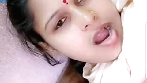 Indian amateur brunette humps her body in amateur video