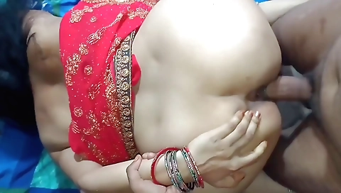 Indian brunette gets a great blowjob from her lover