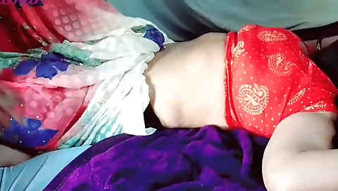 Hairy amateur brunette is having sex in the camera video