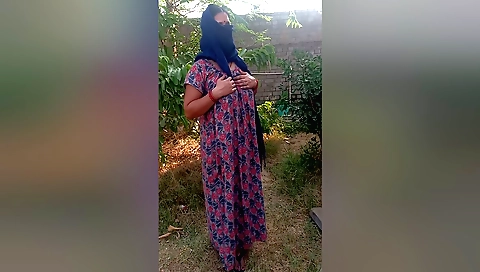 Indian hottie has huge boobs in this amateur solo vid