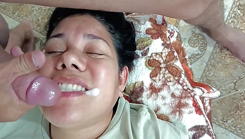 Busty amateur brunette gets facial on top of her pussy