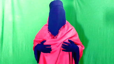 Indian amateur stepmom fucks herself at home video