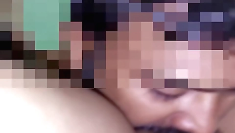 Indian hot babe gets her pussy fucked in her hairy pussy