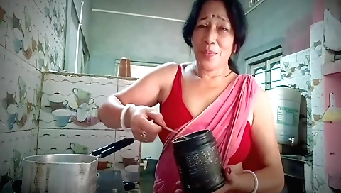 Indian milf with a shaved pussy is giving us a hot blowjob