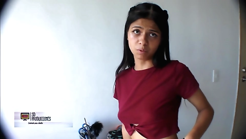 Indian girl with a natural body is showing her ass