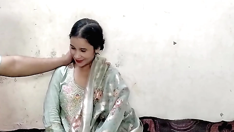 Indian brunette 18+ Ji mere se milne ke bahane chut mari