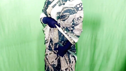 Indian girl with nice ass enjoys dick in her mouth