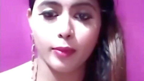 Solo female masturbating with a big juicy pussy in amateur video