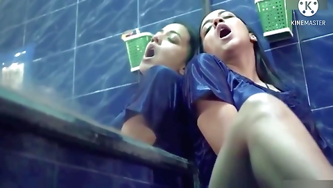 Brunette amateur webcam video showing her fingering