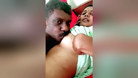 Indian pornstar gives a hot blowjob in webcams vid