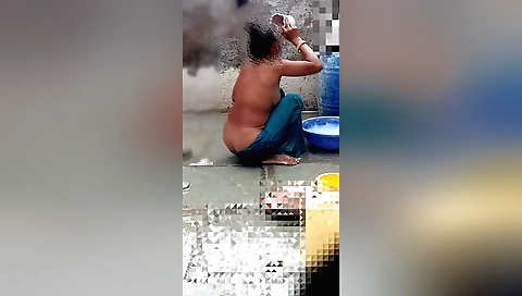 Stepaunts Girl Stepsister Seen Bathing In The Open In The Village