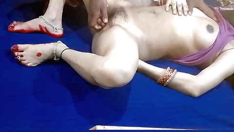 Indian girl in dress fucks in a hot amateur porn video