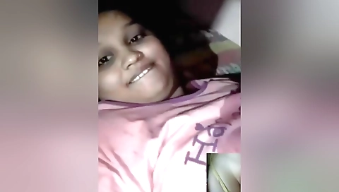 Today Exclusive- Hot Beauty Full Girl Showing Her Boobs