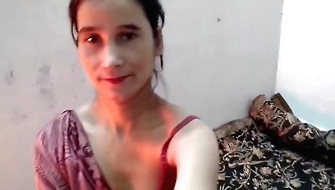 Indian solo female video with a great body in the bedroom