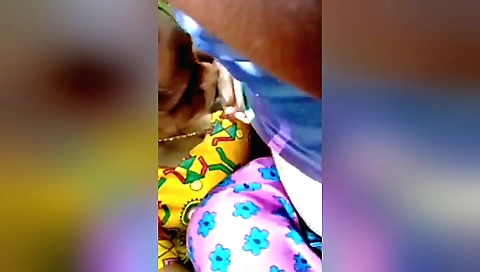 Indian girl fucked outdoors by a guy outside the mallu