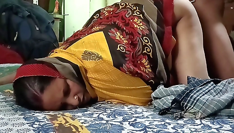 Indian teen in a sexy dress fucks herself in a webcam video