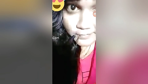 Indian babe shows her body in homemade solo porn video