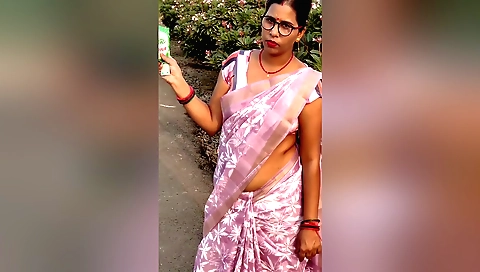 Indian brunette takes her husband to toilet for solo massage