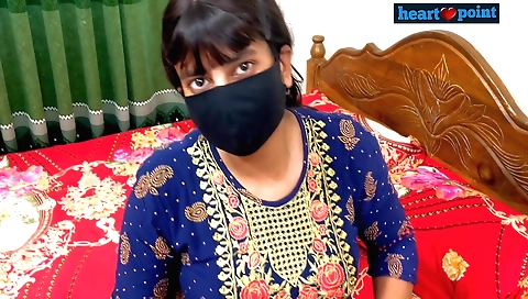 Indian amateur sex video showing a big booty brunette