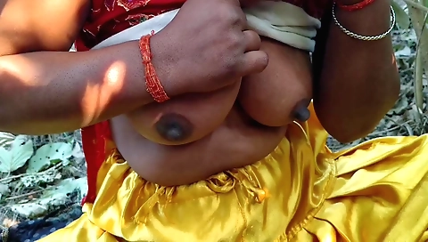 Indian girl with a hairy pussy gets her pussy fucked