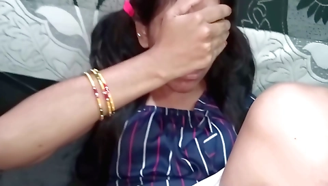 Indian stepsister is really good while masturbating