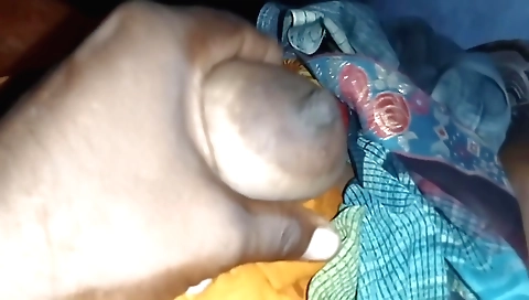 Indian babe rides the cock of her lover in kitchen