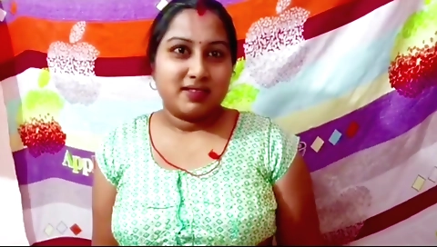 Indian brunette gets a blowjob in pov and ends up big cock