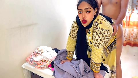 Indian aunty is fucked in the shop by the tailors partner