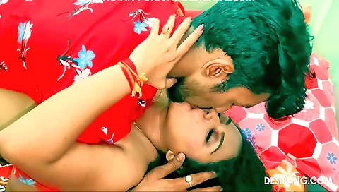 Amateur brunette fucks her stepmother at the massage