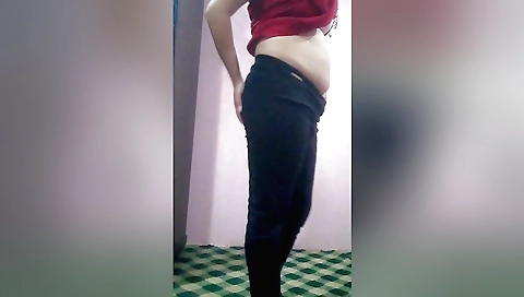 Cute slutty bitch squirting from pussy in homemade