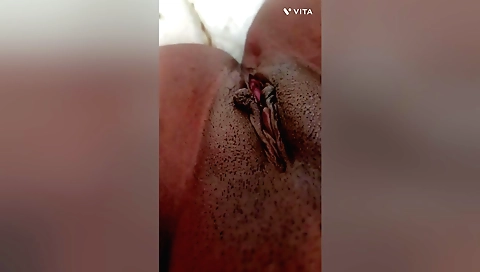 Indian desi girl masturbates in the bathroom solo video