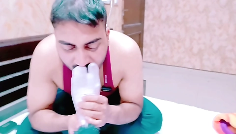 Amateur fetish video with a nice body in stockings