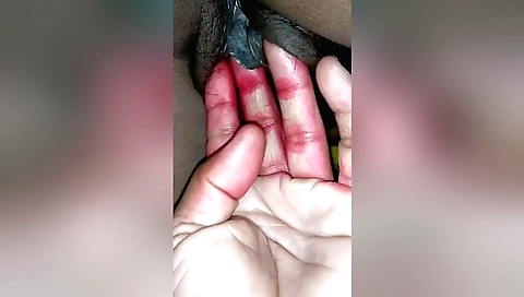 Indian beauty's hairy bush shown off in amateur video