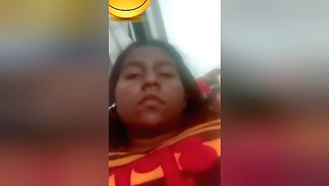 Hairy amateur brunette shows her natural body on webcam