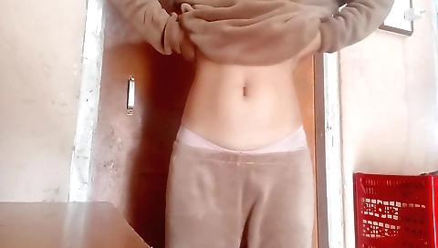 amateur brunette solo female got her boyfriend out of work