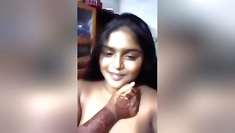 Sexy brunette babe with big tits and ass in amateur solo