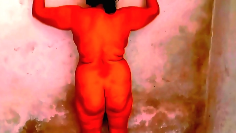 Indian beauty with big tits removes water from her body 2010