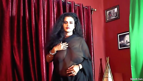 Sexy brunette babe with big tits enjoys solo movie