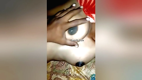 Indian beauties pussy lips and ass pressed in this video