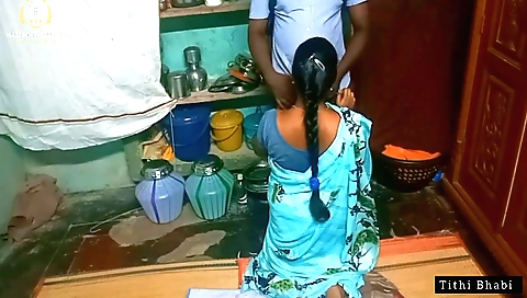 Amateur teen 18+ fucked by her 18+ mom in the bedroom