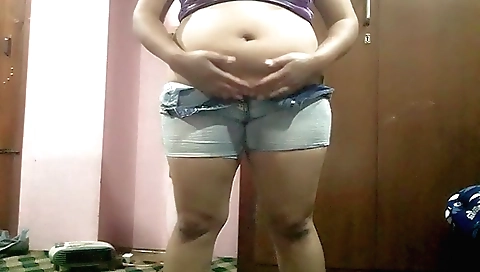 Chubby indian chick in her sexy clothes is masturbating