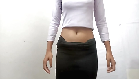 Sexy amateur milf is showing off her body in hd video