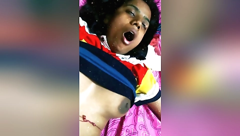 Sexy boudi with a nice body sucking a dick in amateur video