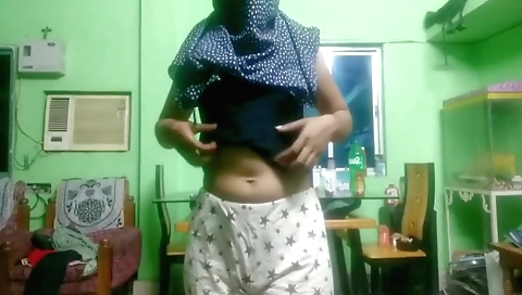 Big boobed indian girl with big tits fucks her pussy