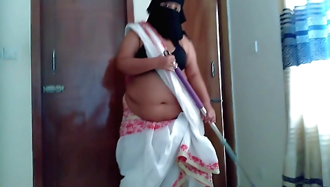 Kam vali is going to have fun with her BBW girlfriend